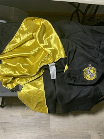 Harry Potter Wizard World Hufflepuff Cape