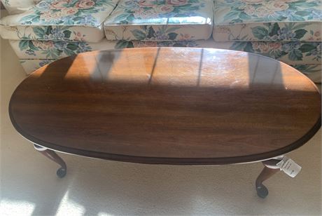 Oval Dark Wood Queen Anne Style Coffee Table 52 x 26.5 x 16