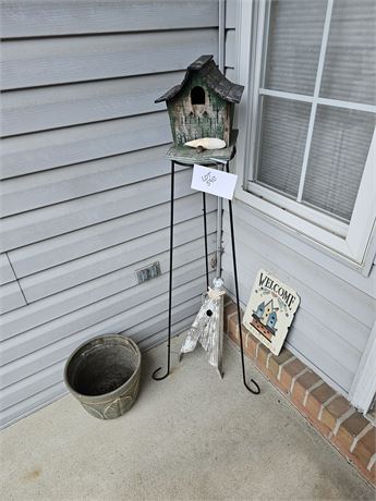 Yard Decor : Planter Pot / Bird House / Decor & More