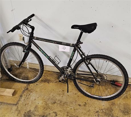 Trek Composite 8700 Mountain Bike