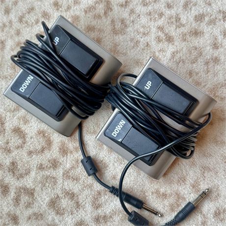 Pair of Behringer FS112BV Button Bass Amp Foot Switches