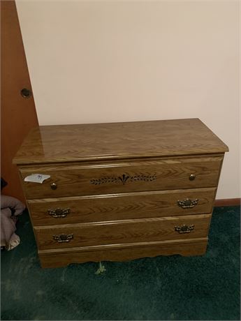 Dark Wood 4 Drawer Dresser/Chest Of Drawers