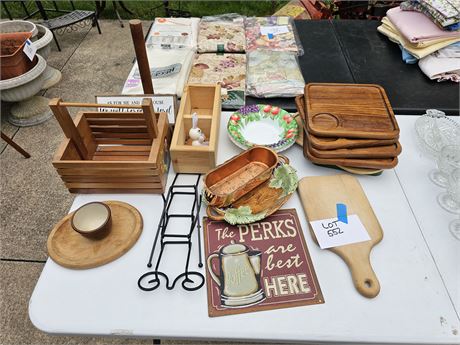 Mixed Decor Lot: Wall Decor / Cutting Boards & More