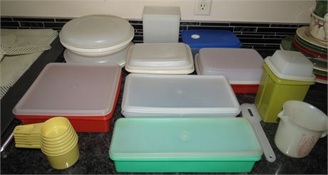 Assorted Tupperware