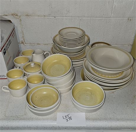 Franciscan Hacienda Gold Earthenware Dinnerware Set