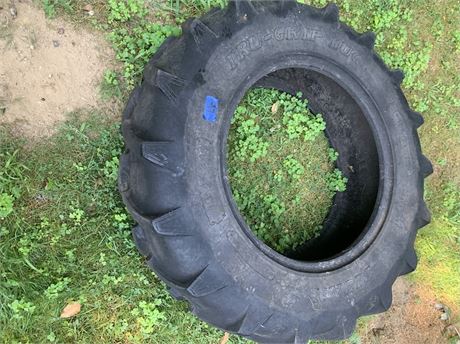 Large Rubber Tractor Tire True Grip Lug Cross Fit Strength Training