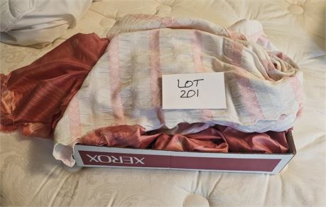 Vintage Pink/White Cotton Ribbon Design Single Size Bed Cover