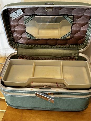 Vintage Luxury Linings Travel Makeup Case