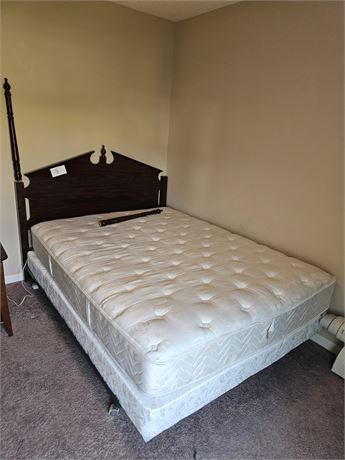 Full Size Wood Poster Bed