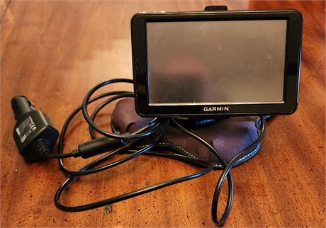 GARMIN w/Car Plug & Dash Stand