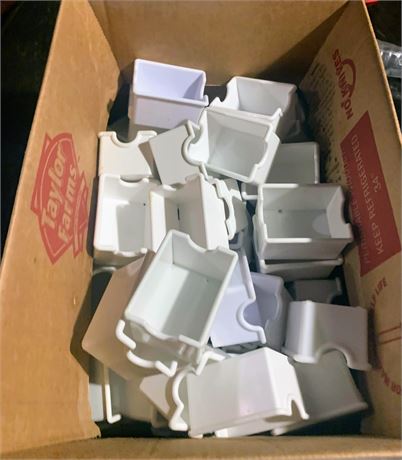 Bulk Lot of White Winco Plastic Sugar Packet Holders