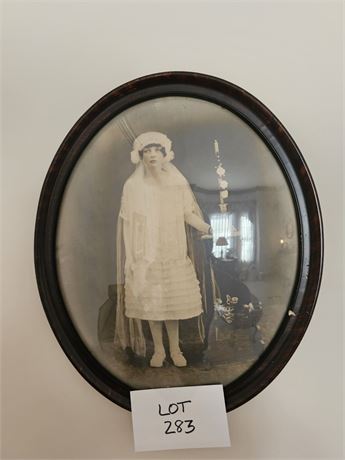 Vintage/Antique Oval Convex Glass Portrait