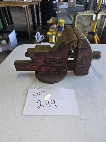 Columbia D4-MC Table Vise