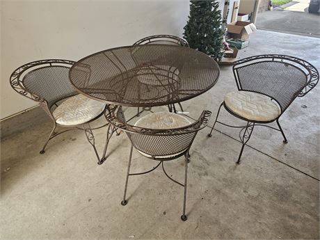 Metal Mesh Outdoor Table & Chairs