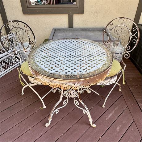 Cottage Style Metal Garden Bistro Table & 2 Chairs