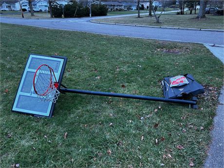 Lifetime Basketball Hoop (BROKEN at Base)