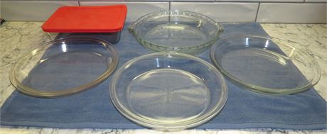 Pyrex Pie Dishes, Casserole Dish