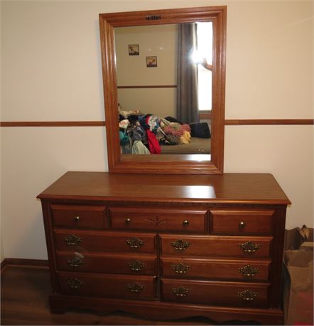 Broyhill Dresser With Mirror