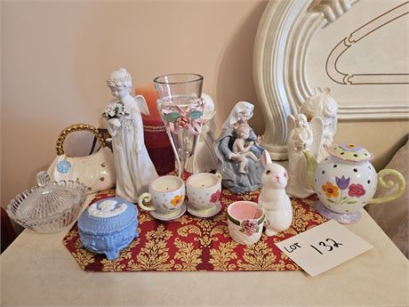 Mixed Decor Lot : Figurines / Candles & More