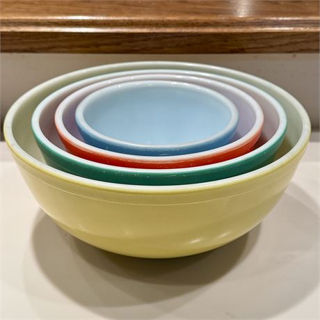 Pyrex Primary Colors Mixing Bowls Set