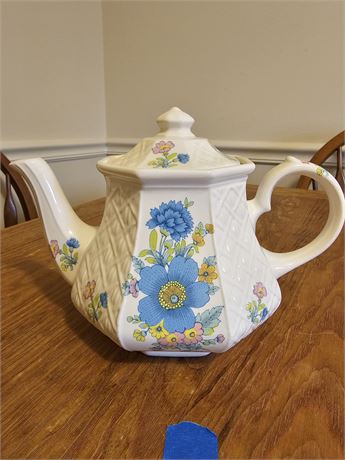 Sadler England Octagon Ivory Base Multi-Floral Pattern Teapot