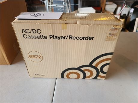 JC Penney 6572 AC/DC Cassette Recorder with Original Box & Microphone