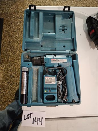 Makita 9.6V 6095D Drill & Charger