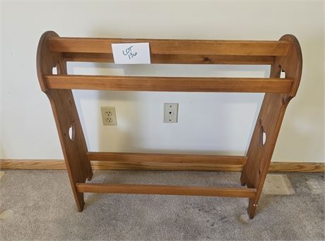 Wood Double Bar Quilt Rack With Heart Cutout Design
