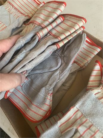 10 Pairs of Work or Gardening Gloves