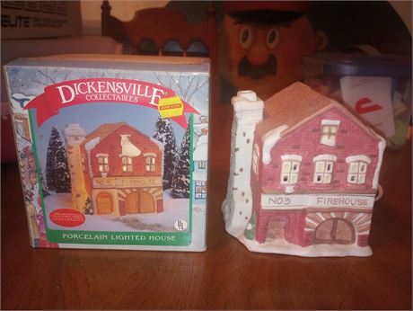 Dickensville Collectibles Lighted Firehouse