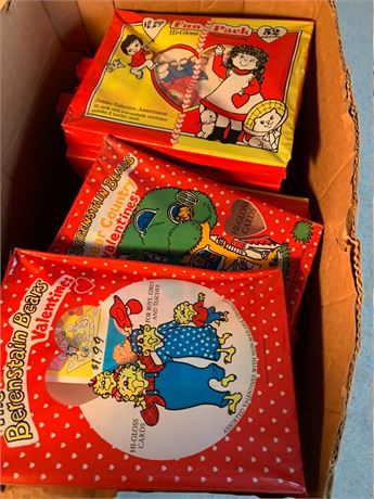 Vintage Berenstain Bears & Fun Pack Hi-Gloss Kids Valentines Lot