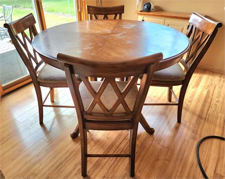 Round Dining Room Table, 4 Chairs