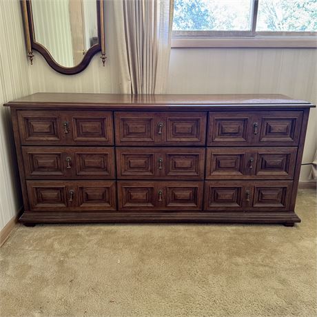 Esperanto by Drexel Vintage Traditional Dresser - 32 x 19 x 70"L
