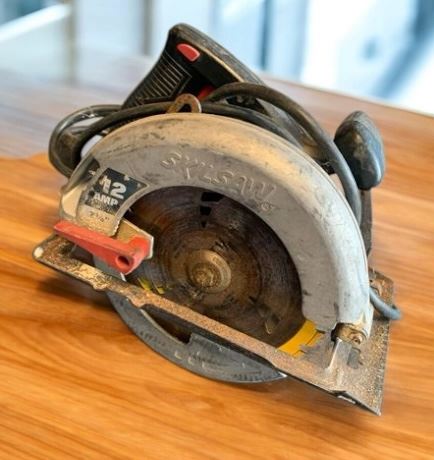 Skilsaw 12 AMP Circular Saw 7 1/4" Model 5380