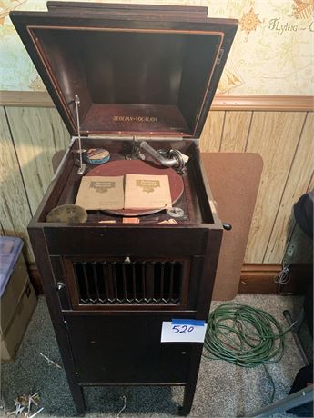 Aeolian Vocalion Gradual Phonograph Victrola With Vintage Records