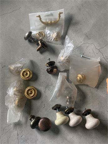 Decorative Cabinet Knobs & Drawer Pulls In Various Styles & Finishes