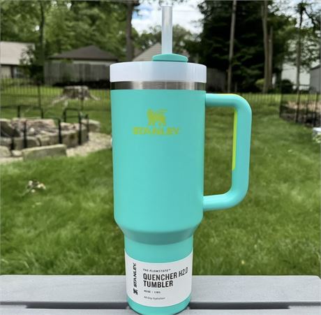 New Stanley 40 oz Quencher H2.0 Tumbler Cup "TROPICAL TEAL"