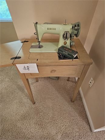 Singer Sewing Machine #15 Teal Green With Cabient/Table