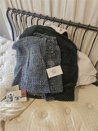 Queen Quilted Bed Cover & Mixed Size Blankets & Throws