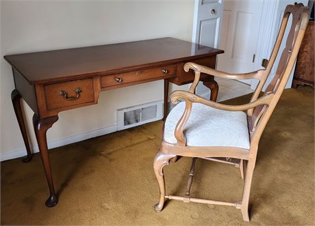 Kittinger Old Dominion Desk w/Key & Chair