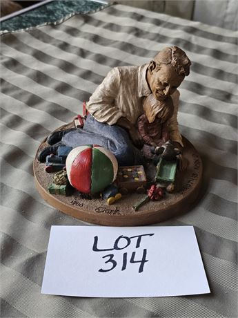 Tom Clark Creations 1988 "Christmas Morning" Gnome Figurine