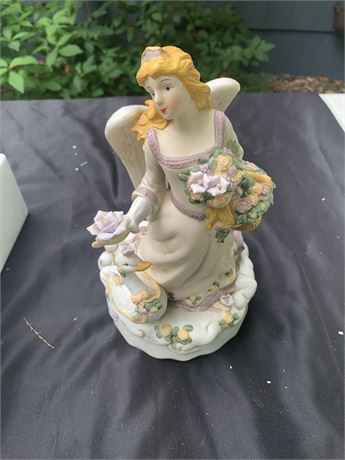 Christmas Around The World Victorian Angel Musical Figurine Original Box