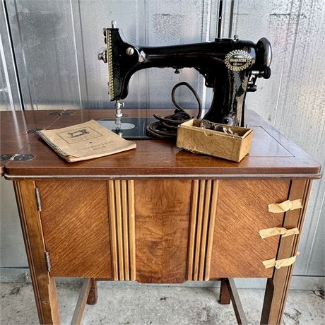 Montgomery Wards Damascus Model B Rotary Sewing Machine and Table