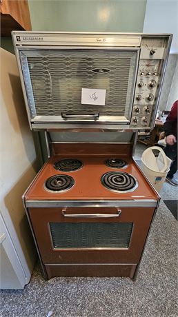 Vintage 60's Frigidaire Twin 30 Electric Stove, Color Brown