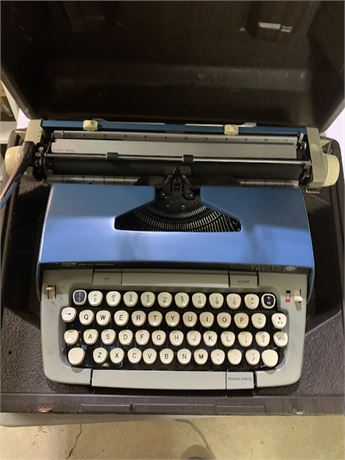 Vintage Smith Corona Galaxie 12 Manual Typewriter Blue with Case