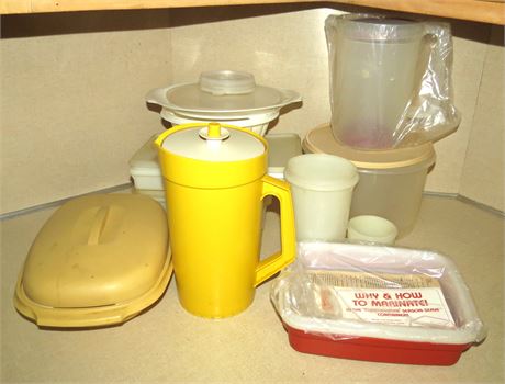 Assorted Tupperware