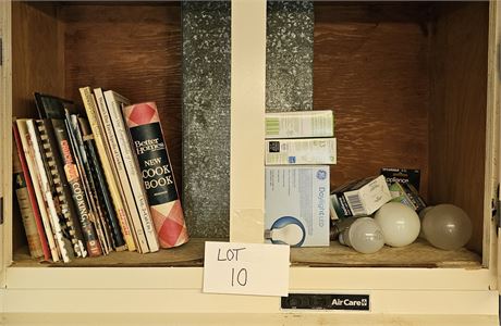 Mixed Cookbook Lot & Bulbs- Better Homes, Women's Day & More