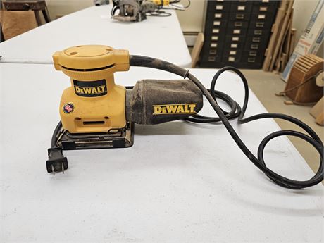 Dewalt Palm Grip Sander