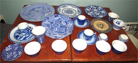 Mixed Lot: Blue & White Dishes