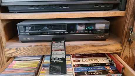 Teknika VCR686 with Remote